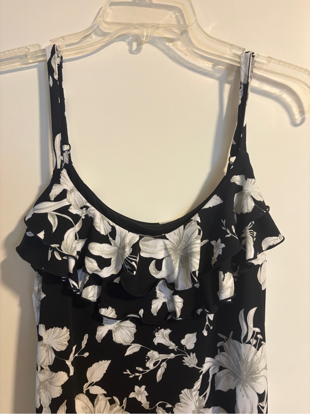 White House Black Market Black White Floral Ruffle Romper Size 6 - Picture 3 of 8